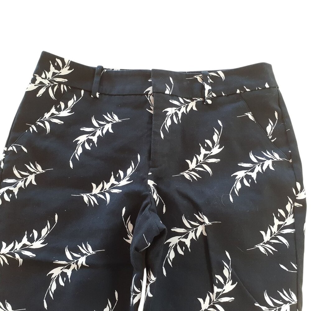 Merona Womens Classic Capri Pants Size 6 Black White Floral Cotton Spandex Blend - Picture 2 of 4